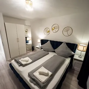  Apartment Messe-apartment Fuer 5 Gaeste Mit Balkon Und Lift